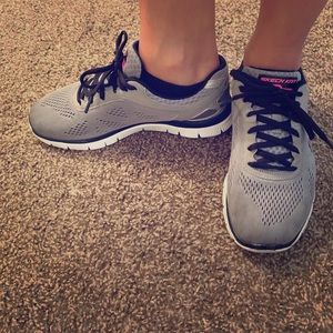 Skechers sketch knit athletic shoes!